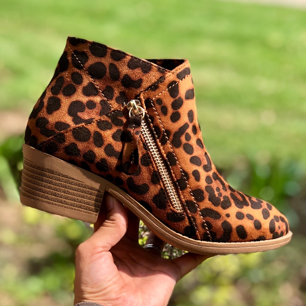 LAST 1♥️Leopard 🐆Print Ankle Bootie with Zipper - Picture 2 of 5